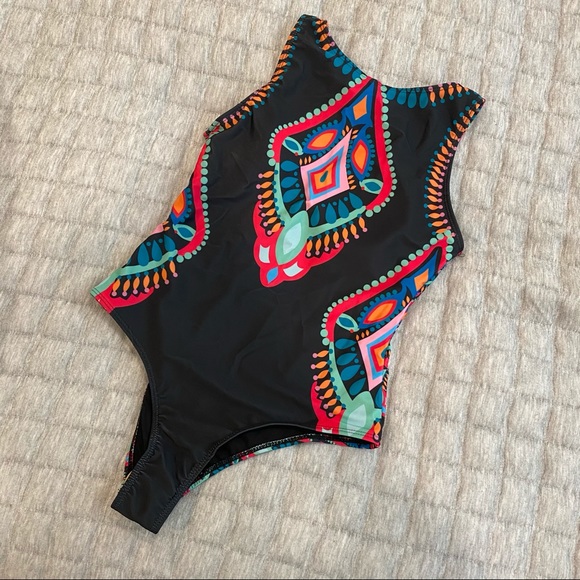 Bohemian colorful open back one piece cut out black swimsuit - Picture 3 of 8